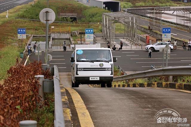 民物流车鑫源E3L荣膺多项大奖米乐体育app网站龚大兴打造国(图2)