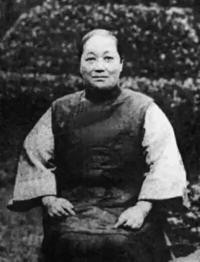 文墓前落泪：宋家人为何会葬在这里2003年106岁的宋美龄在宋子(图5)