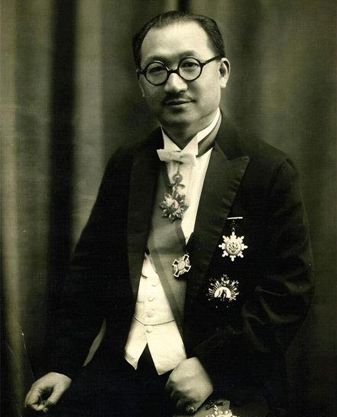 文墓前落泪：宋家人为何会葬在这里2003年106岁的宋美龄在宋子(图2)