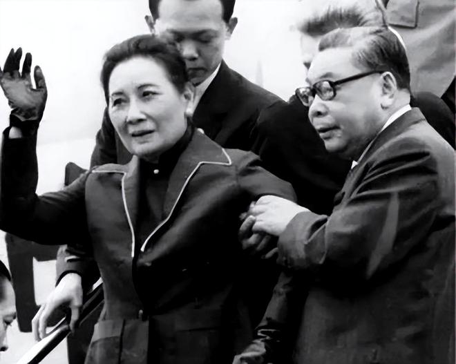文墓前落泪：宋家人为何会葬在这里2003年106岁的宋美龄在宋子(图12)